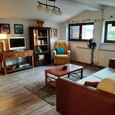 Nice, Cosy Studio Apartment With Shared Outdoor Pool 반졸레 외부 사진