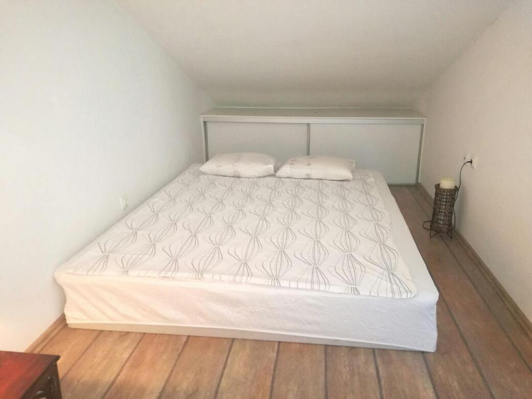 Nice, Cosy Studio Apartment With Shared Outdoor Pool 반졸레 외부 사진