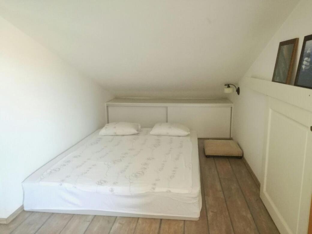 Nice, Cosy Studio Apartment With Shared Outdoor Pool 반졸레 외부 사진