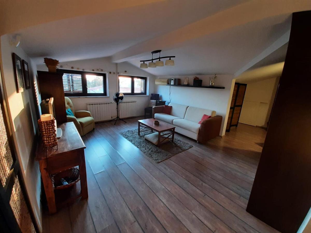 Nice, Cosy Studio Apartment With Shared Outdoor Pool 반졸레 외부 사진