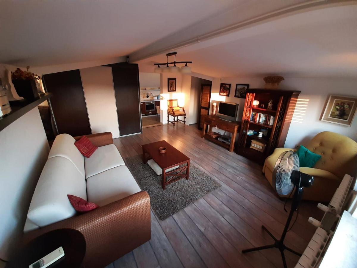 Nice, Cosy Studio Apartment With Shared Outdoor Pool 반졸레 외부 사진